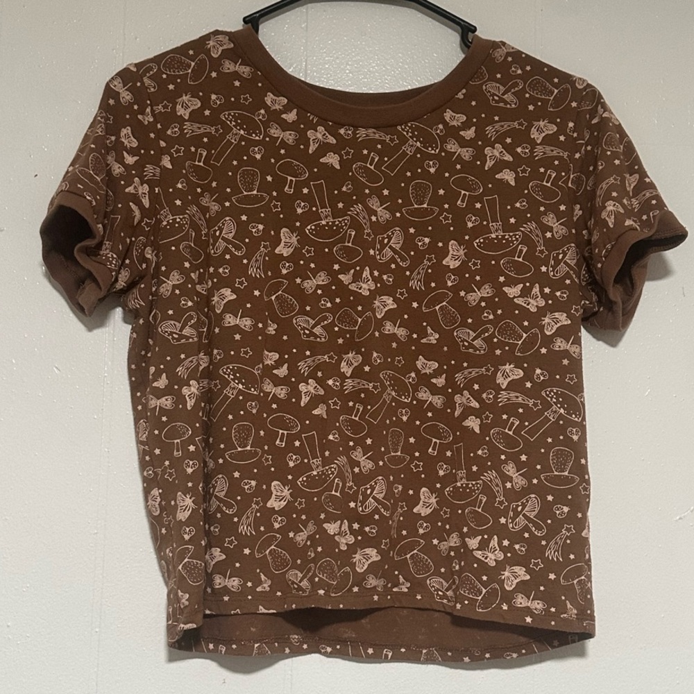 Graphic Cropped Mushroom Top